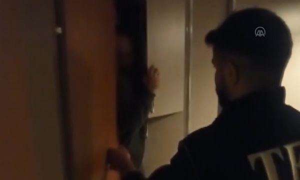 FETÖ şüphelisi dolapta yakalandı!